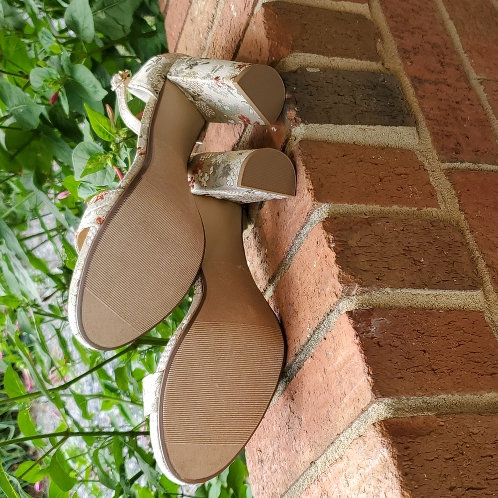 Fabric covered block heel sandals - Picture 6 of 11